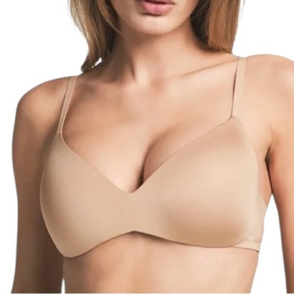SKIMS Wireless Form Push Up Bra! Retail $58